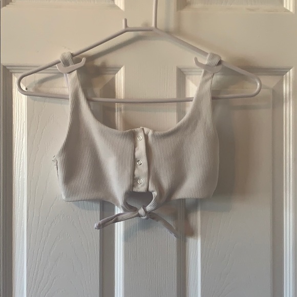 Tops - Adorable light grey crop top